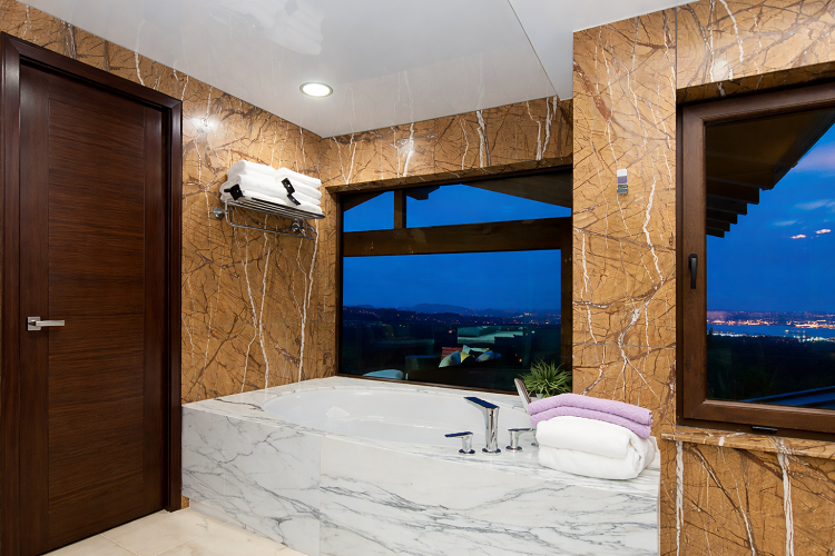 West Vancouver Homes