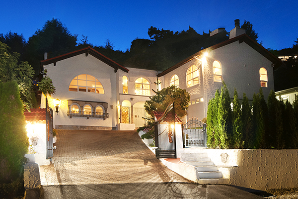 West Vancouver Waterfront Homes