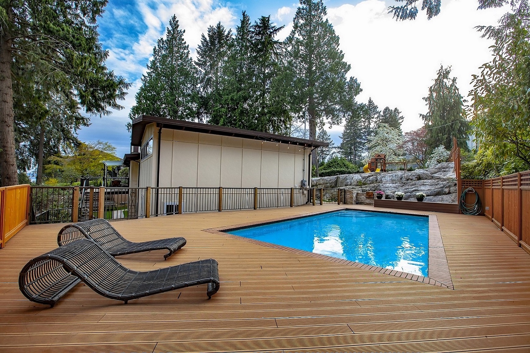 West Vancouver Homes for Sale 3450 Rockview Place, Westmount, West Vancouver, BC, Canada