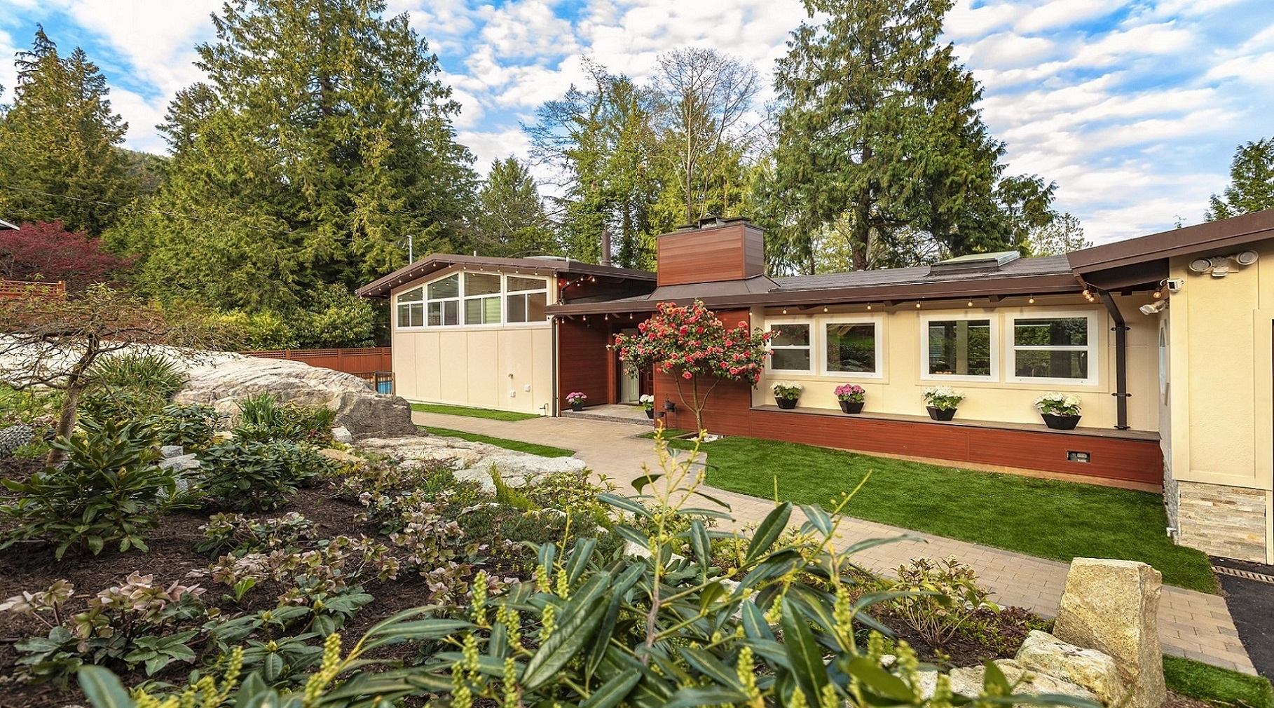 West Vancouver Homes for Sale 3450 Rockview Place, Westmount, West Vancouver, BC, Canada