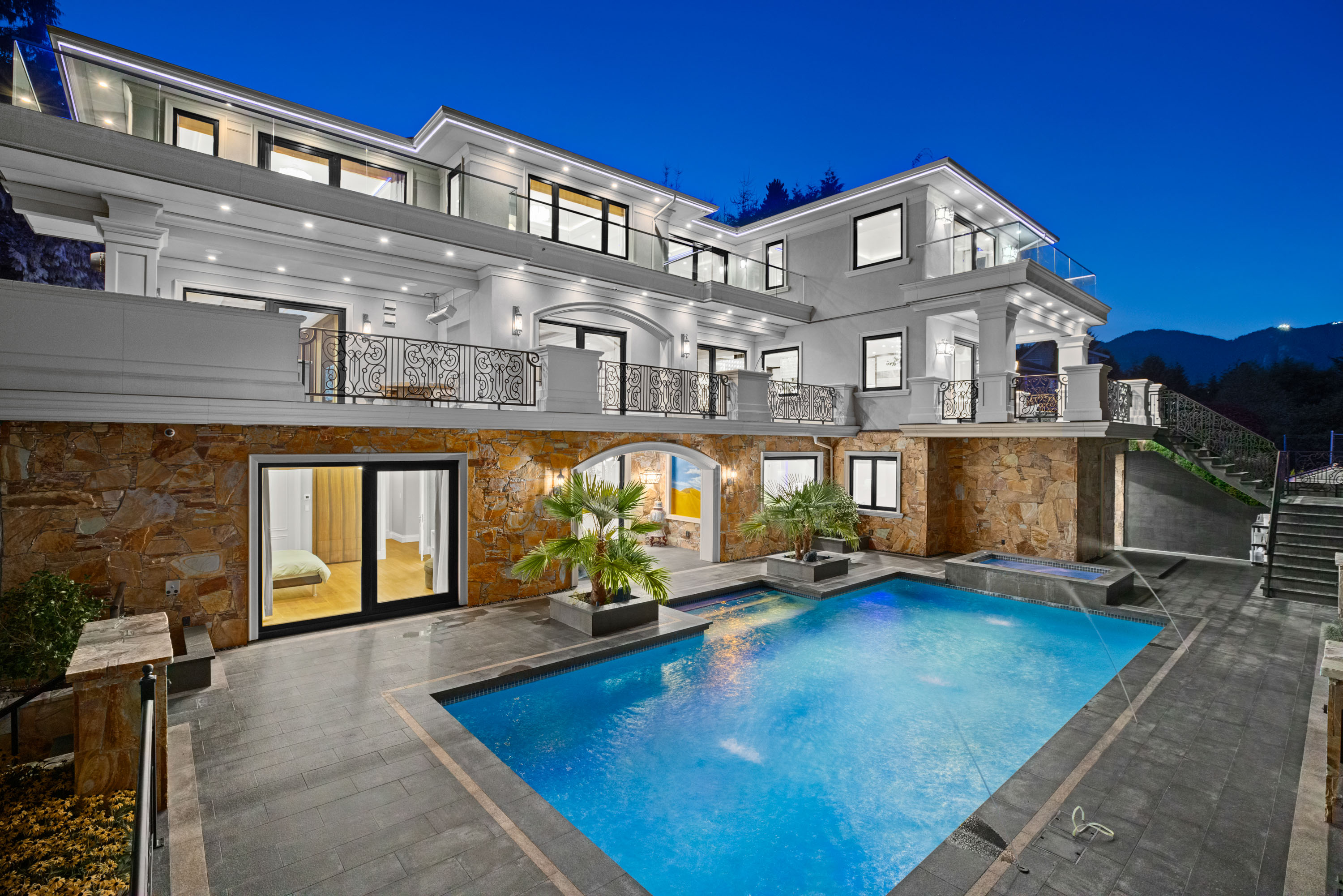 West Vancouver Luxury Homes