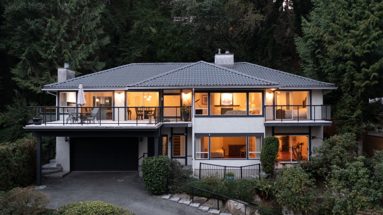 221 Rabbit Lane, British Properties, West Vancouver BC Canada 221 Rabbit Lane,British Properties,West Vancouver BC Canada